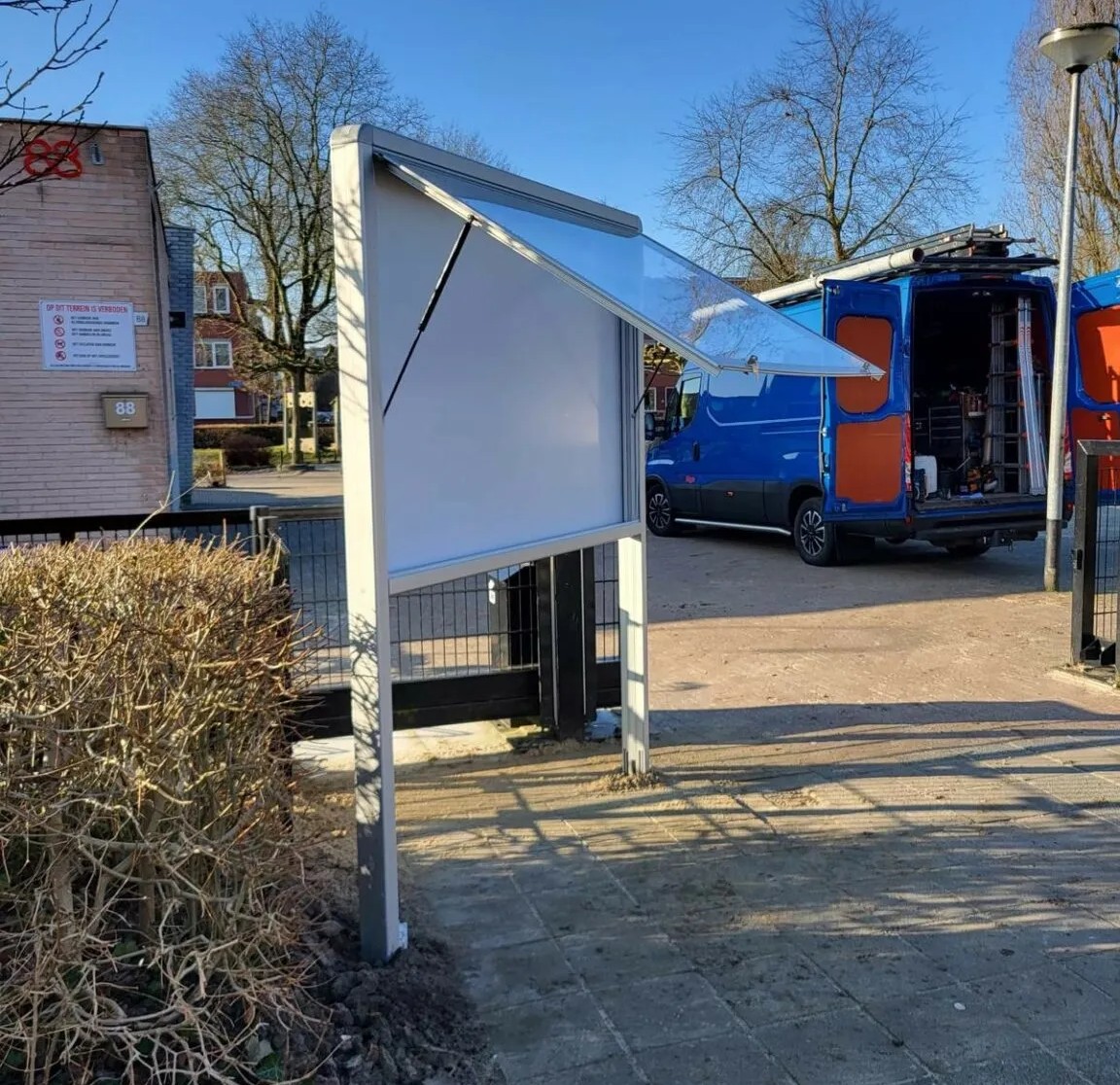 Informatiebord buiten kopen? Praktische kooptips 6 Informatiebord buiten geleverd en geplaatst bij BSV de Hoogte in Groningen